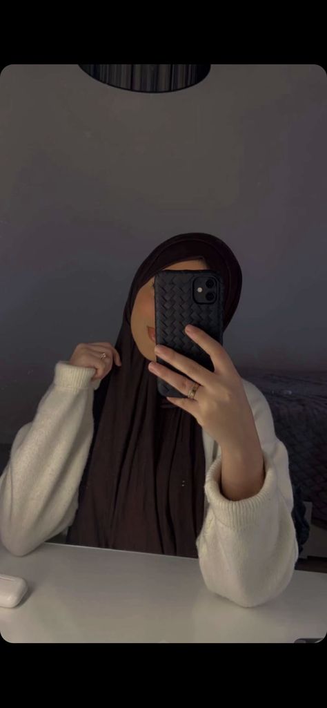 Hijab Mirror Pic, Hijabi Faceless Aesthetic, Hijabi Pics For Instagram, Hijabi Profile Picture, Hijabi Mirror Selfie Aesthetic, Hijabi Mirror Pic, Hijabi Snap, Hijab Snap, Hijabi Lifestyle