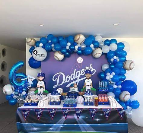 Dodger Balloon Garland, Dodger Theme Birthday Party Centerpiece Ideas, Baseball Party Backdrop Ideas, Dodgers Party Decorations, Dodgers Birthday Party Decorations, Dodgers Party Ideas, Dodger Party Ideas, Dodgers Decorations, Dodger Birthday Party Ideas