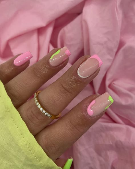 Nails Inspiration Ombre, Outline Nails Design, Pink Spring Nails, Magenta Nails, Ombre Nail Art Designs, Nail Art Ombre, Pink Panther, Pink Spring, Fire Nails