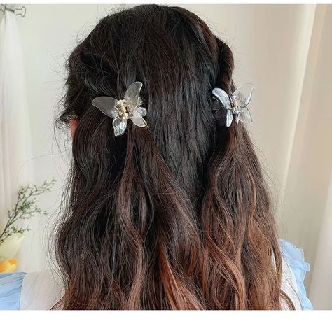 Gold Beam Butterfly Hair Claw | YesStyle Butterfly Hair Claw, Fashion Butterfly, Fesyen Rambut, Vlasové Trendy, Clip Hairstyles, Butterfly Hair Clip, Hair Stylies, Penteado Cabelo Curto, 짧은 머리