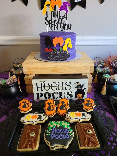 Hocus Pocus Birthday Party Ideas | Photo 4 of 42 | Catch My Party Hocus Pocus 2nd Birthday Party, Hocus Pocus Pumpkin Decorating Ideas, Halloweentown Birthday Party, Hocus Pocus Themed Birthday Party, Hocus Pocus 1st Birthday Party, Hocus Pocus Balloons, Hocus Pocus Birthday Party Ideas, Hocus Pocus Kids Party, Hocus Pocus Cake Pops