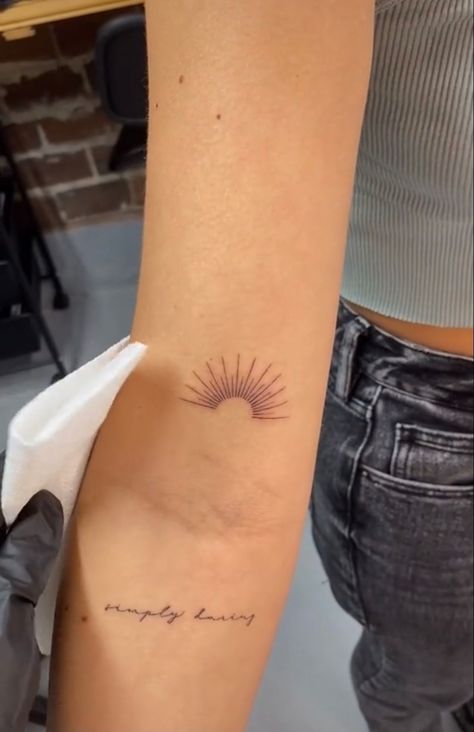 Radiant Sun Tattoo, Shining Sun Tattoo, Half Sun Tattoo Design, Sun Flash Tattoo, Half Sun Tattoo Simple, Fineline Sun Tattoo, Half Sun Tattoo, Simple Sun Tattoo, Half Sun