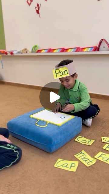 Nursery Literacy Activities, Montessori English Learning, Core Knowledge Kindergarten, Language Worksheets For Kindergarten, Language And Literacy Activity Preschool, English Lessons For Kids Preschool, English Phonics Worksheets, Teaching Aids For Kindergarten, Phonics Activities Preschool