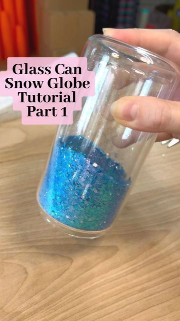 Snowglobe Glitter Tumbler, Snowglobe Tumbler Solution, Glass Can Snowglobe Tumbler, Glitter Glass Cups, Snowglobe Tumbler Mixture Diy, Snowglobe Glass Tumbler, Snow Globe Tumbler Tutorial, Snow Globe Cup Ideas, Snowglobe Glass Can