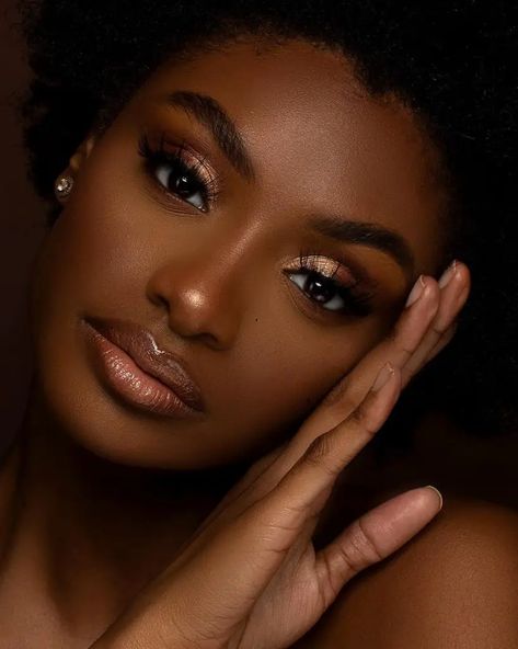 Dark Skin Eyeshadow 26 Ideas: Unleashing the Beauty of Deep Tones Deep Skin Makeup, Eyeshadow For Dark Skin, Dark Skin Eyeshadow, Eyeshadow Ideas, Bright Eyeshadow, Skin Undertones, Beginners Eye Makeup, Colors For Dark Skin, Eye Looks