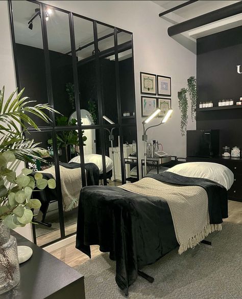 Makeup Room Background, Salon Bed Setup, Waxing Spa Decor, Black And Beige Lash Room, Black Spa Esthetic, Lash Tech Suite, Black White And Gold Lash Room, Black Room Esthetics, Lash Room Esthetics