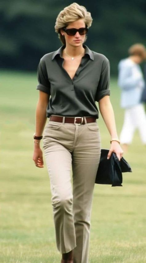 princess diana fall style Diana Outfit Aesthetic, Powerful Women Fashion Classy, Princess Diana Casual Style, Lady Diana Spencer Outfit, Lady Diana Aesthetic, Princess Diana Outfits, Queen Diana, Diana Style, Putri Diana