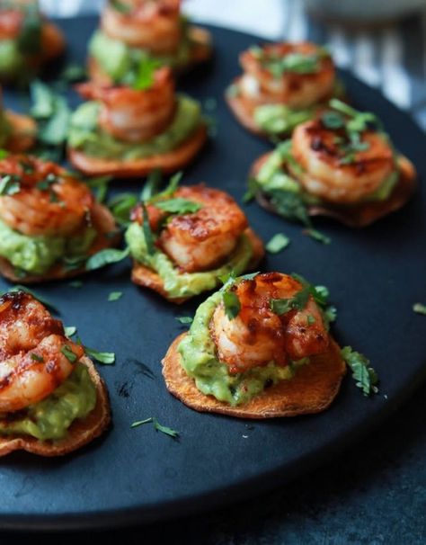 Shrimp Guacamole, Bite Size Appetizers Easy, Guacamole Bites, Summer Appetizer Recipes, Tas Louis Vuitton, Healthy Summer Snacks, Spicy Guacamole, Canapes Recipes, Game Day Party