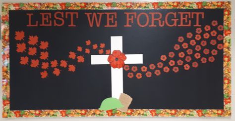 A simple reminder of all those Canadians lost and remembered with poppies. Remembrance Day Library Displays, Remembrance Day Display Ideas, Rememberance Day Bulletin Board Ideas, Remembrance Day Bulletin Board Ideas, Remembrance Day Bulletin Board, Intermediate Classroom, Canada Day Crafts, Remembrance Day Activities, Remembrance Day Art