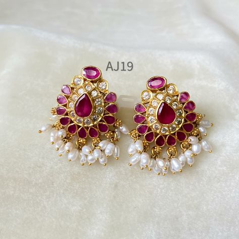 Earings Design Gold Rajputi, Rajputi Earrings Design Gold, Rajputi Earrings, Earrings Design Gold, Man Gold Bracelet Design, Diamond Jhumkas, Rajputi Jewellery, Temple Jewelry Necklace, Gold Earrings Models