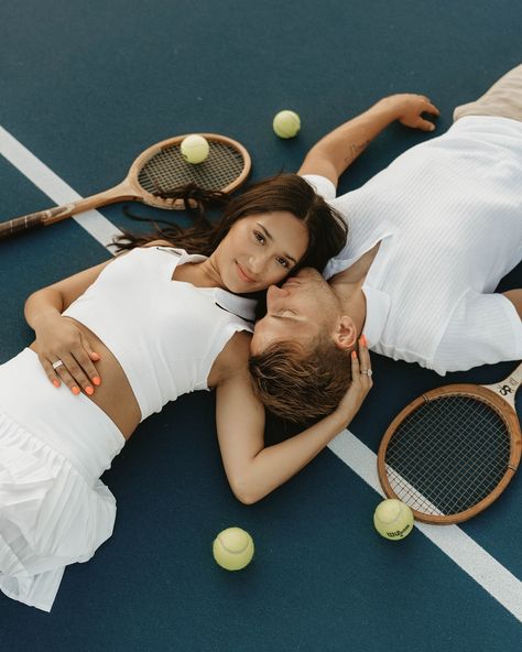 Serving you this beautiful gallery today! 🎾🤍 Tennis was my favorite sport when I was in school so this shoot was a dream of mine! 🥹 @brockandsofia and I have been planning this for a while now and I’m so happy we were able to finally bring it to life! 🎾 #tennis #tennisplayer #tenniscourt #dronephotography #dronephoto #tenniscouple #couplesphotography #creativephotography #gpresets #authenticlovemag #dirtybootsandmessyhair #unscriptedposingapp #tampacouple #modelcouple #tampamodel #tampabay... Tennis Fashion Photography, Tennis Couple, Pre Nup Photoshoot, Tennis Court Photoshoot, Tennis Wedding, Tennis Photoshoot, Squash Tennis, Sport Photoshoot, Tennis Photos