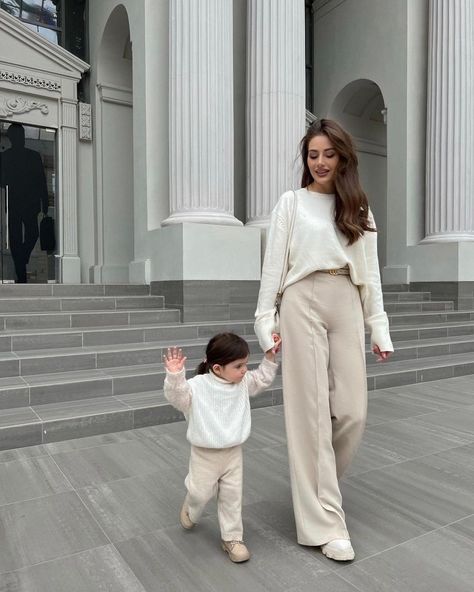 Old Money Mother Aesthetic, Old Money Children Outfits, Mother Baby Matching Outfits, Old Money Kids, Mum Wardrobe, Cami Outfits, Children Aesthetic, Matching Mommy Daughter Outfits, Matching Kids Outfits