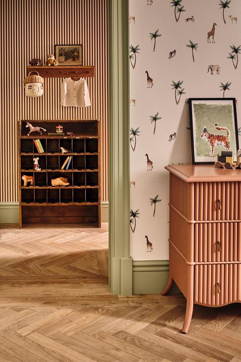 Edoardo Mapelli Mozzi’s Recently Completed 19th-Century London Town House Banda Property, Casa Hobbit, Ideas Habitaciones, With Wallpaper, Youtube Images, Deco Bedroom, Nursery Room Inspiration, Vogue Living, Sopot