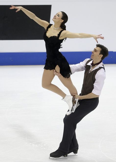 Volosozhar, Trankov win pairs at Euro figure skating champs ... Figure Skating Pairs Lifts, Pair Skating Costumes, Ice Skating Pairs, Pair Figure Skating, Ice Skating Photos, Figure Skating Pairs, Skating Poses, Pairs Skating, How To Ice Skate