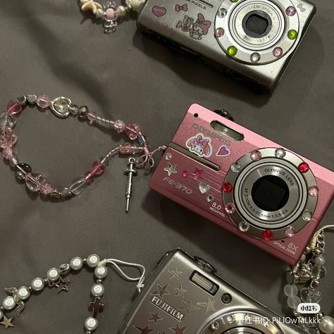 Decorated Camera, Y2k Camera, Digi Camera, Silver Y2k, Camera Decor, Digi Cam, Cute Camera, Retro Gadgets, Estilo Grunge