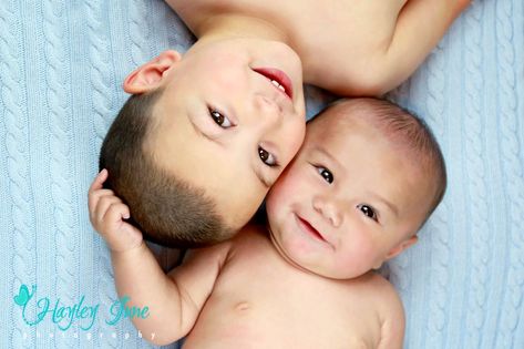 Brothers ❤️ Hayley June Photography, brothers, siblings, baby photography, Calgary baby photographer, big brother, baby brother, sibling pictures, sibling poses, Calgary Baby photography, 4 month old, baby boy, boys, baby mini session, mini session ideas #photography4montholdbaby Brother Photoshoot, Photography Brothers, Brothers Pictures, Baby Pictures Poses, Brother Pictures, 6 Month Baby Picture Ideas, June Photography, Brothers Photography, Brother Photos