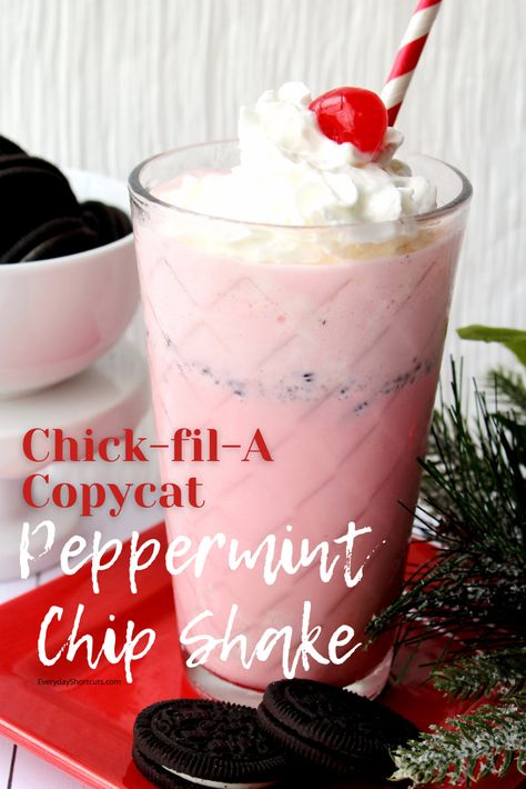 Peppermint Milkshake Recipe, Extreme Milkshakes, Chick Fil A Recipe Copycat, Coffee Milkshake Recipe, Cider Drink Recipes, Peppermint Shake, Chick Fil A Recipe, Peppermint Milkshake, Recipes Copycat