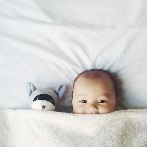 9 Funny & Lovable Baby Photo Ideas [Courtesy of Pinterest] Photo Bb, Foto Kids, Baby Fotografie, Newborn Baby Photoshoot, Baby Poses, Newborn Baby Photos, Foto Baby, Foto Tips, Newborn Shoot