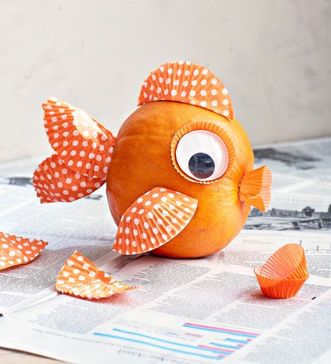 Make a cute goldfish with a small pumpkin with cupcake liners and googly eyes. #fallcrafts #fall #halloween #fallcrafts #halloweencrafts #nocarve #nocarvepumpkins #pumpkindecorating Pumpkin Decorating Ideas For Kids, Pumkin Decoration, No Carve Pumpkin, Creative Pumpkin Decorating, Fish Eyes, Pumpkin Decorating Ideas, Pumpkin Decorating Contest, No Carve Pumpkin Decorating, Polka Dot Pumpkin