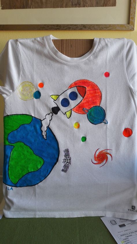 Diy Space Shirt, Kids Tshirt Designs, Fabric Paint Shirt, Space Costumes, Space Tshirt, Kids Shirts Design, Tshirt Drawing, Shirt Painting, Diy Glow