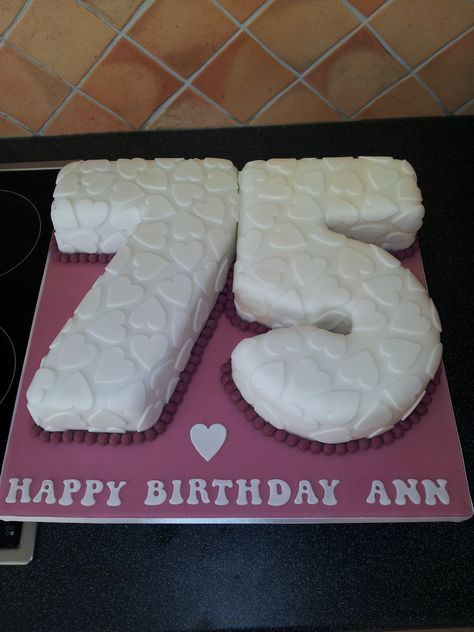 75th birthday cake 75 Birthday Cake For Women, 75th Birthday Cake, Old Birthday Cake, 75 Birthday Cake, 75 Birthday, 65th Wedding Anniversary, 60th Birthday Cake, Cake Pics, Turkey Treats