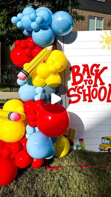 Balloon Design | Event Styling on Instagram: "‼️🚨‼️Giveaway Alert!!!   It’s that time of the year! As educators we know the importance of finding new ways to capture your parents and students attention. We also know how the parents love to show out for the first day of school! This is the perfect way. We would like to gift a B2S All in one for a special teacher or parent!  🎈All you need to do is make sure you follow us 🎈Like this post  🎈tag 1 person  🎈🎈You may earn an extra entry by sharing to your stories and tagging us!  The giveaway closes Friday! Don’t miss out. We will deliver to the location of your choice within 20 miles of Dallas Metro!   Meet the teacher, parent conferences, afterschool programs. The ALL IN One is fully customizable and a perfect addition to any event. Sale First Day Of School Balloon Decoration, First Day Of School Balloons, Back To School Balloon Decor, Back To School Balloons, Parent Conferences, Back To School Giveaway, School Giveaways, Giveaway Alert, Parents Love