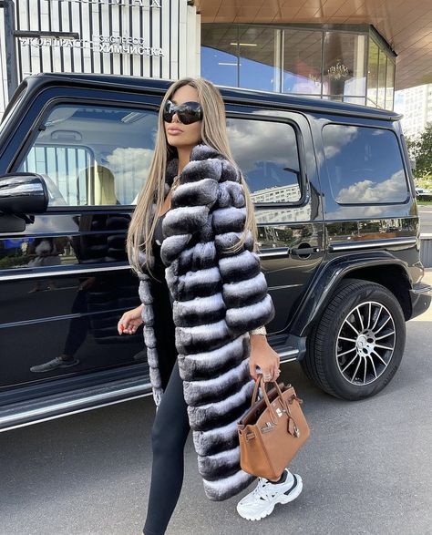 Coat Outfit Women, Chinchilla Fur Coat, Chinchilla Coat, Fur Outfit, Chinchilla Fur, Mob Wives, Cute Instagram Pictures, Coat Outfit, Prom Outfits