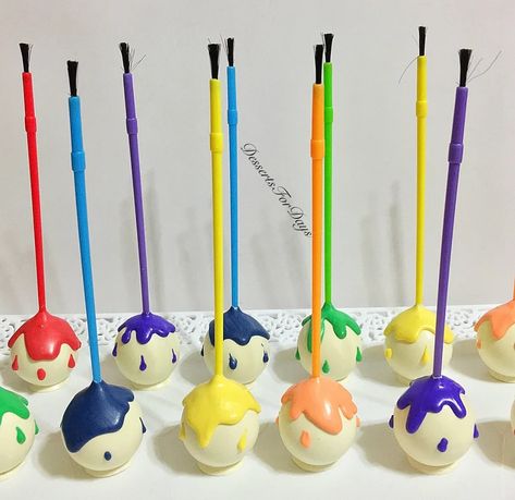 Art Cake Pops, Art Party Cake Pops, Art Themed Cakes Birthdays, Art Cakes Birthday Kids, Paint Themed Birthday Party, Art Themed Birthday Cake, Art Themed Birthday Party Ideas, Paint Party Decorations, Art Theme Birthday Party