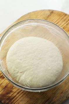 Wondering how to make gluten free pizza dough that tastes better than regular pizza? Pick up a bag of gluten free flour and give our recipe a try! Gluten Free Pizza Dough Recipe, Gluten Free Pizza Dough, Dairy Free Pizza, Gluten Free Dough, Gluten Free Pizza Crust, Homemade Gluten Free, Gluten Free Pizza, Gluten Free Dairy Free Recipes, Gluten Free Eating