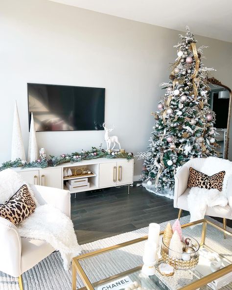 Tv Table Christmas Decorations, Tv Console Holiday Decor, Decorating Tv Console For Christmas, Christmas Garland Tv Console, Tv Console Xmas Decor, Tv Stand Holiday Decor, Christmas Under Tv Decor, Christmas Media Console Decor, Media Console Christmas Decor