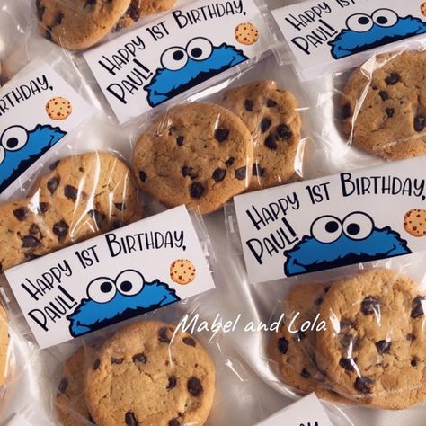 Cookie Monster Favors, Cookie Monster Themed Birthday Party, Cookie Monster Birthday Theme, Elmo And Cookie Monster Birthday Party, Cookie Monster Birthday Party Ideas, Cookie Monster Theme Party, Cookie Monster 2nd Birthday Boy, Cookie Monster 1st Birthday Decorations, Cookie Monster Centerpiece Ideas