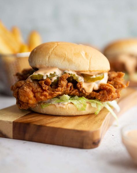 Quick Fried Chicken, Chicken Lunch Ideas, Fried Chicken Sandwich Recipe, Pasta Bread, Crispy Chicken Burgers, Fried Chicken Burger, Chicken Sandwich Recipe, Crispy Chicken Sandwiches, Sandwich Lunch