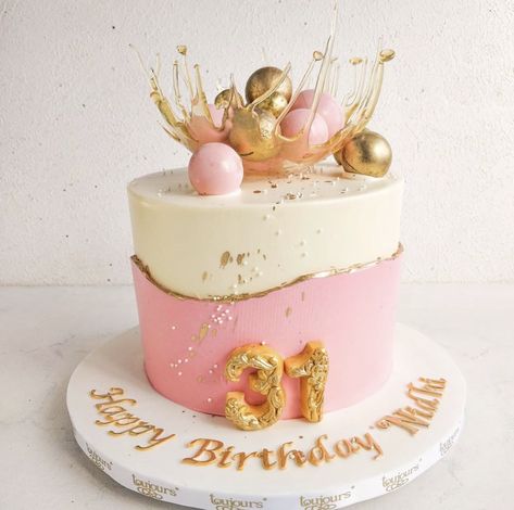 New Birthday Cake Trends 2024, Modern Pink Cake, Modern Birthday Cakes For Women Pink, Woman’s 50th Birthday Cake, Pink Cake With Gold Drip, Birth Cakes, Sewing Cake, Girly Birthday Cakes, Elegant Cake Design