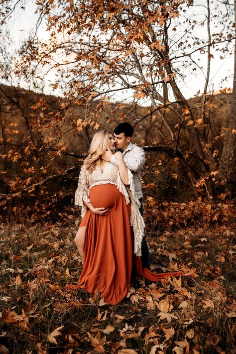 Husband Maternity Photos, Unique Fall Maternity Pictures, Classy Maternity Shoot Outdoor, Fall Maternity Outfits For Photoshoot Plus Size, Fall Maternity Outfits For Photos, Fall Maternity Dress Photo Shoot, Maternity Photography October, Fall Leaves Maternity Photos, Fall Foliage Maternity Shoot