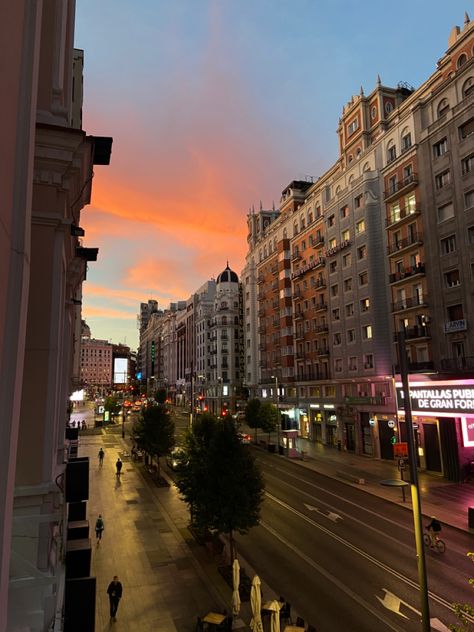 #sunset #madrid Madrid In Autumn, Madrid Aesthetic, Aesthetic Places, Holiday Vibes, Travel Pics, Aesthetic Vibes, Madrid Spain, Spain Travel, Study Abroad