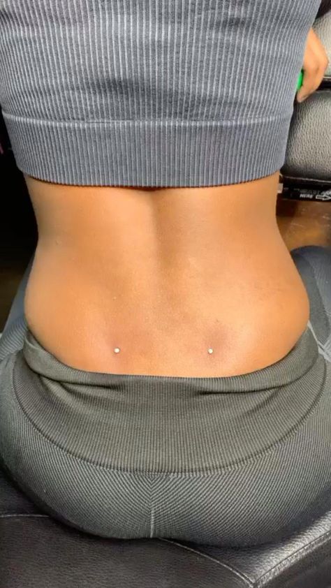 Korsett Piercings, Back Dermal Piercing, Back Dimple, Back Dimple Piercings, Dimple Piercing, Back Dimples, Back Piercings, Black Girls With Tattoos, Pretty Ear Piercings