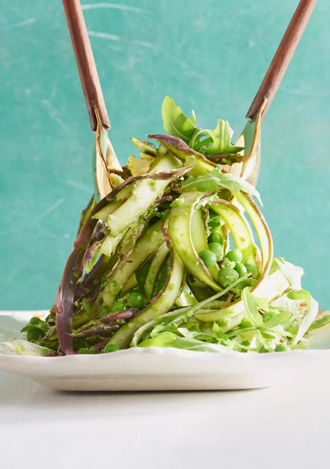 asparagus-ribbon-salad-RU292004 Ribbon Salad, Easter Side Dishes Recipes, Spring Side Dishes, Brunch Sides, Pea Pesto, Spring Salad Recipes, Easter Side Dishes, Easter Menu, Asparagus Salad