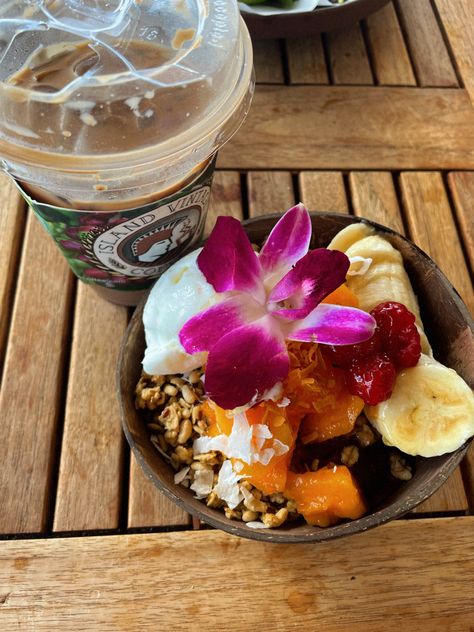 Fruit Yoghurt, Coconut Dream, Holiday Inspo, Hawaii Life, Vacation Beach, Food Obsession, Beach Holiday, Smoothie Bowl, Pretty Food