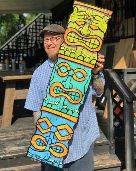 Tiki Totem Poles, Tiki Painting Ideas, Tiki Painting, Diy Totem Pole, Totem Art, Totem Tiki, Tiki Artwork, Tiki Signs, Totem Design