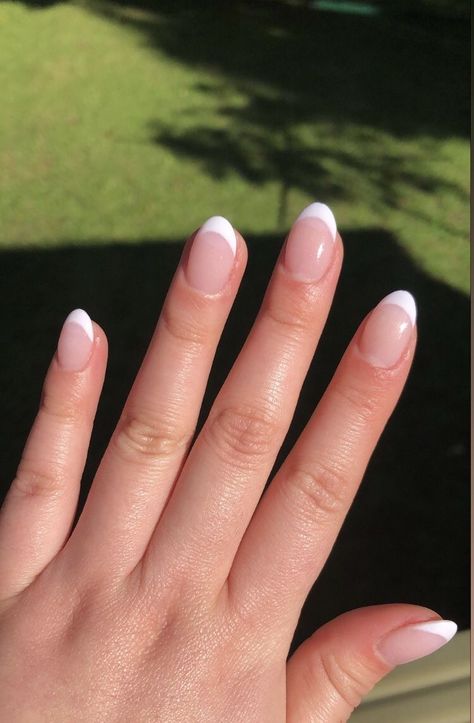 Small Round French Tip Nails, Short Simple Nails French Tip, Back To School Nails Acrylic Oval, Short Oval White French Tip Nails, Short Oval Nails With French Tip, Short Round White Tip Nails, Simple Nails White Tip, Natural Acyrilics Nails Short, Nail Ideas Acrylic Short Oval