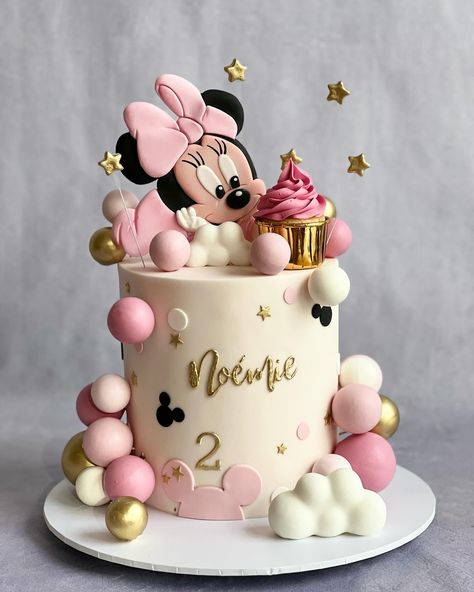 Minimalist Birthday Decor, Minnie Mouse Cake Design, Mini Mouse Birthday Cake, One Year Birthday Cake, Birthday Decor Ideas, Γενέθλια Mickey Mouse, Cute Birthday Cake, Minnie Mouse Birthday Cake, Furniture Color Schemes