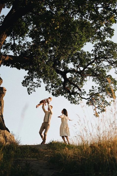 Family Playing Outside, Family Detail Photography, Whimsical Family Photos, Vineyard Family Photos, Cottage Core Family Photos, Family Photos Not Showing Faces, Family Photoshoot In Nature, Artistic Family Photography, Romantic Family Photoshoot