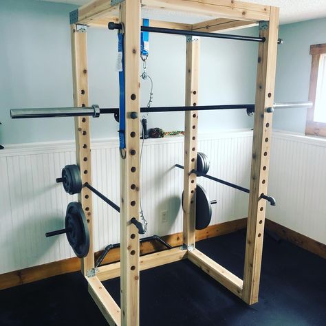 Homemade Squat Rack, Diy Gym Rack, Barbell Rack Diy, Diy Squat Rack Wood, Diy Workout Equipment, Diy Fitness Equipment, Squat Rack Diy, Diy Squat Rack, Diy Power Rack