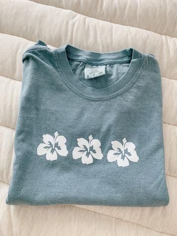 Beach Bum Style, Olive Lynn, Thrift Flip Clothes, Fashion For Teens, Beachy Outfits, Beachy Jewelry, Beach Tee, Cute Shirt Designs, Shirt Design Inspiration