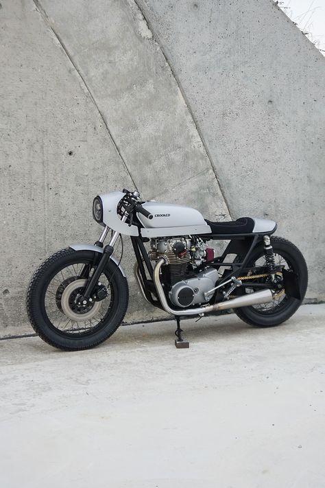 Yamaha XS650 café racer by Crooked Motorcycles Cafe Racer Concept, Yamaha Xs650 Cafe Racer, Xs650 Cafe Racer, Brat Style Motorcycle, Cafe Racer Kits, Custom Moped, Yamaha Xs650, Yamaha Cafe Racer, Cafe Racer Design