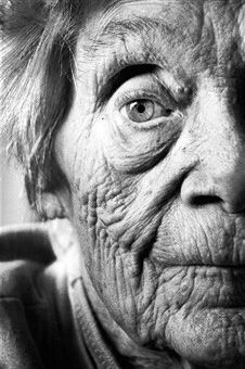 SUBJECT MATTER: Wrinkled skin- a symbol of human growth and development of life. The skin cells and general texture of the flesh evolves as time goes by. Old Age Makeup, Growth And Decay, Old Faces, Moisturizer For Oily Skin, Stage Makeup, Wrinkled Skin, We Are The World, Foto Art, Wow Art