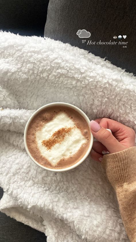 Coffee Rainy Day Quotes, Aesthetic Hot Chocolate Pictures, Afternoon Coffee Instagram Story, Hot Chocolate Snap, Rainy Afternoon Aesthetic, Hot Chocolate Instagram Story, Hot Chocolate Story, Hot Chocolate Aesthetic Cozy, Hot Drinks Aesthetic