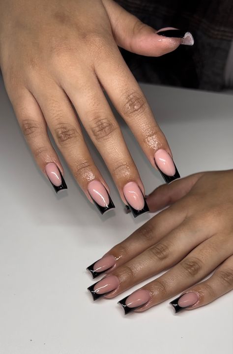 Short Tapered French Tip Nails, Glossy Black French Tip Nails, Black French Tip Nails By Skin Tone Range, Basic Black French Tip Nails, Pink Black French Tip Nails Short, Shirt Black Acrylic Nails, Black Cute Acrylic Nails, Pink And Black French Tip Nails Short, Cute Black Acrylic Nails Coffin Short