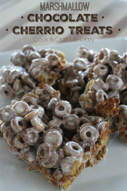 Chocolate Cheerio Treats - spin off on Rice Krispie treats - but better! Everything is better with chocolate! Cheerio Recipes, Rice Krispie Treats Easy, Cheerio Treats, Cheerios Recipes, Desert Bars, Savory Breads, Brownie Pie, Cereal Snacks, Cereal Killer