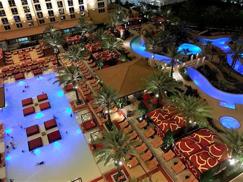 H2O pools and concerts -Lake Charles, Louisiana               - Golden Nugget, Lake Charles, Night Time, Louisiana, Christmas Wreaths, Lake, Christmas Tree, Holiday Decor, Christmas